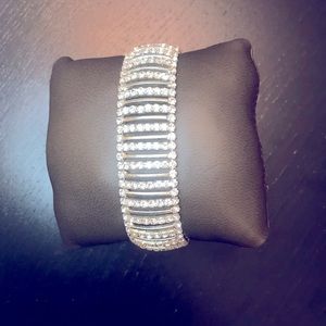 Costume jewelry very shiny rhinestone bracelet